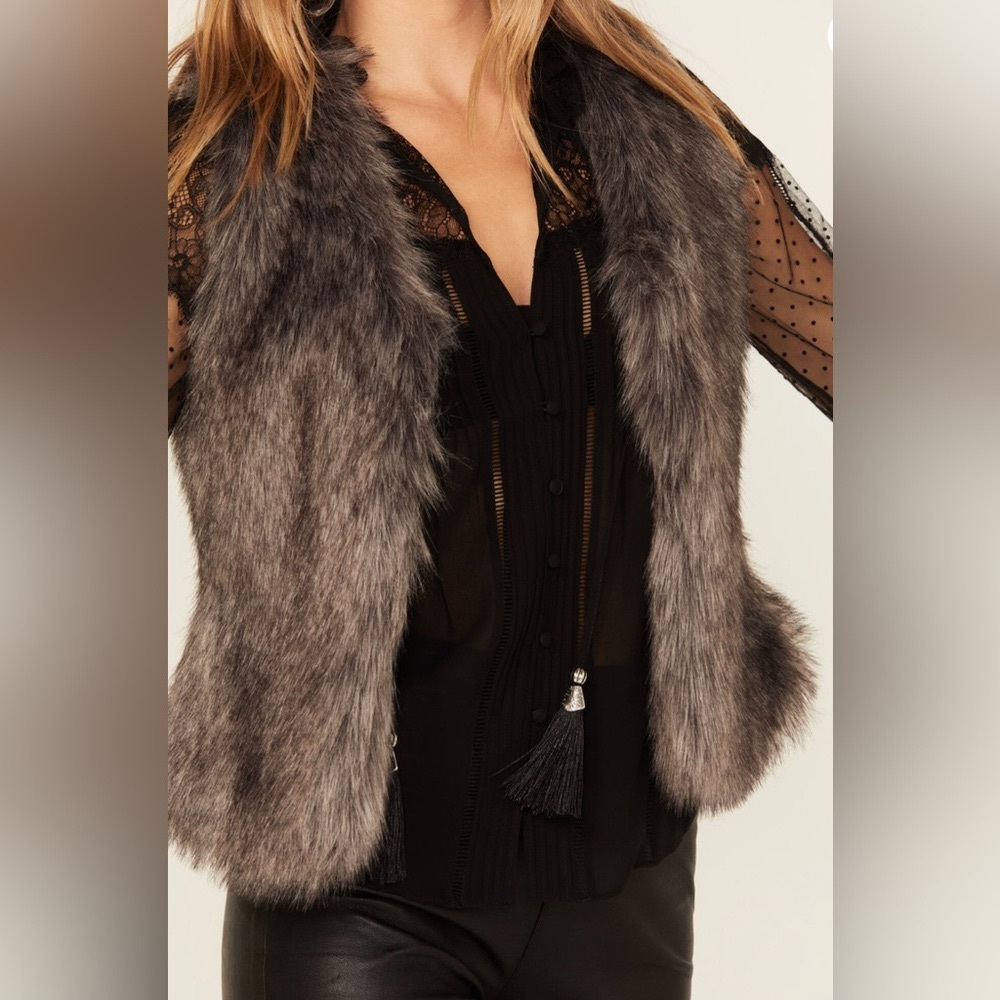 SHYANNE WOMEN'S FAUX FUR VEST